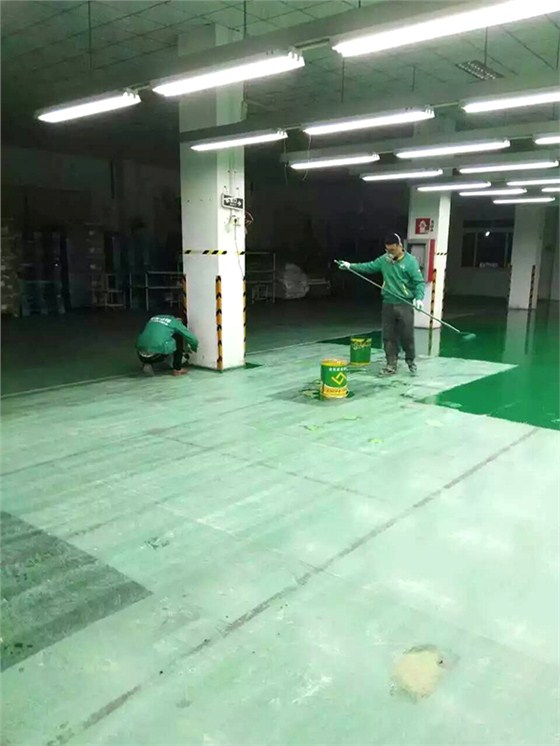 12月6日常熟汽車配件公司簡易環(huán)氧地坪翻新:滾涂環(huán)氧面漆 12月6日常熟汽車配件公司簡易環(huán)氧地坪翻新:滾涂環(huán)氧面漆